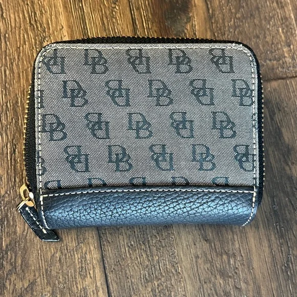 Dooney & Bourke Vintage Signature Logo Zip around wallet - Picture 4 of 16